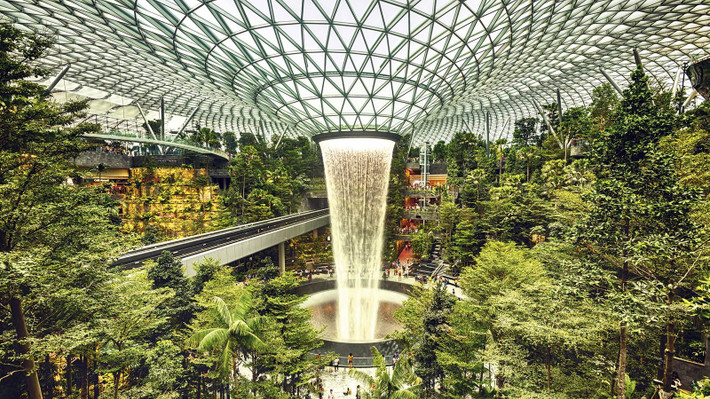 Sân bay Changi cũng được đánh giá là một trong những sân bay sạch nhất trên thế giới. Ngoài ra, đây là sân bay đẹp nhất thế giới 2022