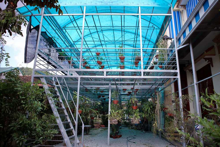 Trong nhà có vườn lan 2 tầng với tổng diện tích gần 100 m2. Không gian sống lưu giữ rất nhiều kỉ niệm tuổi thơ của nàng Hậu. Ảnh: FB Đỗ Thị Hà