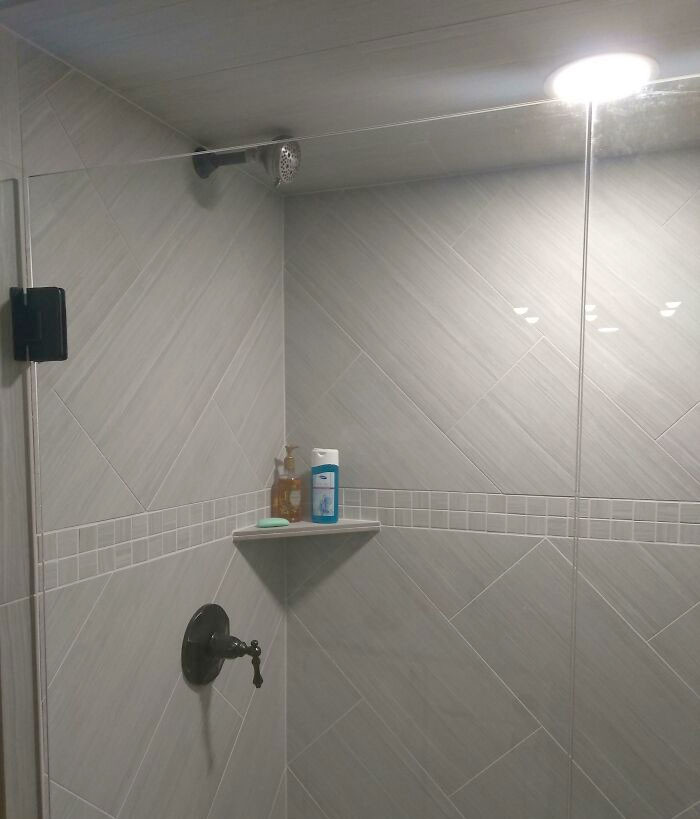 Phải làm sao khi vòi hoa sen lắp sai cách?