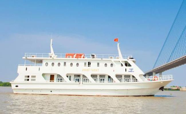 Tại Nha Trang, đại gia Bùi Nguyễn Thế Vinh - giám đốc Công ty TNHH Hải Âu cũng sắm cho mình một chiếc King Yatch trị giá 10 tỷ đồng. Ảnh: Dân Việt