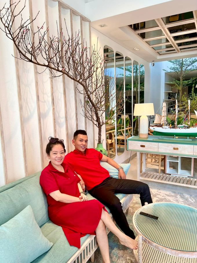 Ngôi nhà mang phong cách Địa Trung Hải với gam màu xanh chủ đạo. Ảnh: FBNV