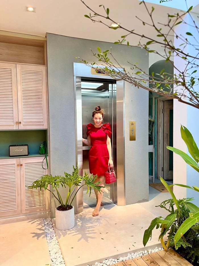 Đặc biệt, trong nhà còn có thang máy để thuận tiện cho việc di chuyển Ảnh: Phương Trinh Jolie