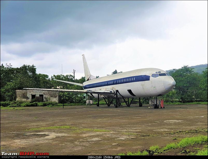 Năm 2005, chiếc Boeing 737 của Air Sahara được cho là có chi phí sửa đắt quá đắt nên nó được được bán cho một công ty Ấn Độ. Trong khi được vận chuyển qua đường trên một chiếc xe kéo, nó đã bị mắc kẹt tại Chembur, Mumbai. Ảnh: Team-bhp
