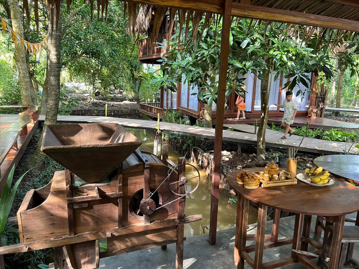 Diễn viên Vân Trang giữ nguyên hệ sinh thái vốn có của khu đất, chỉ cải tạo, xây dựng thêm một số hạng mục. Ảnh: Lao động