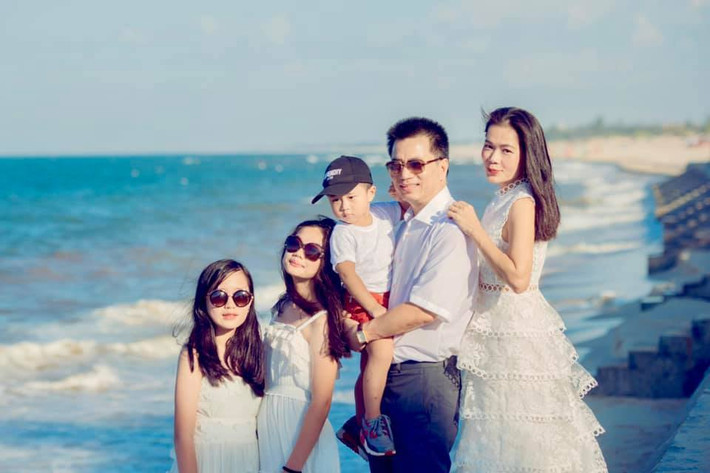 Sau khi rời xa làng giải trí, Mỹ Lệ chuyển hướng kinh doanh, chăm lo gia đình. Nữ ca sĩ đang sống cùng chồng Việt kiều và các con trong căn biệt thự ở thành phố Frankfurt (Đức). Ảnh: FBNV