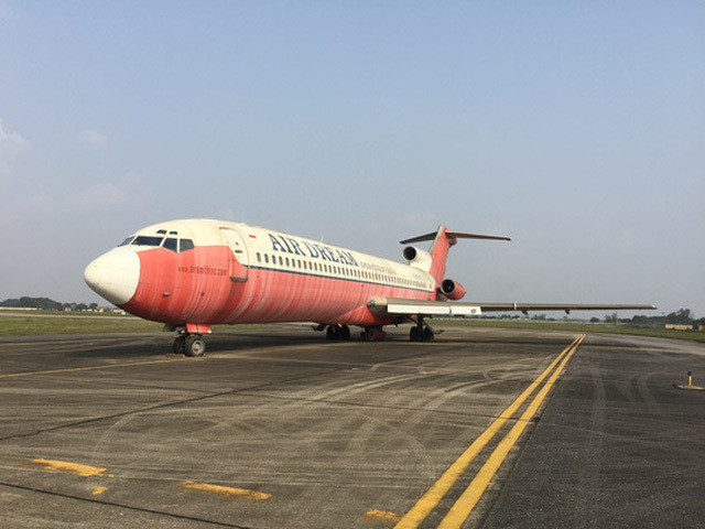Được biết, chiếc Boeing 727 bị "bỏ quên" tại sân bay Nội Bài từ năm 2007. Ảnh: Người lao động