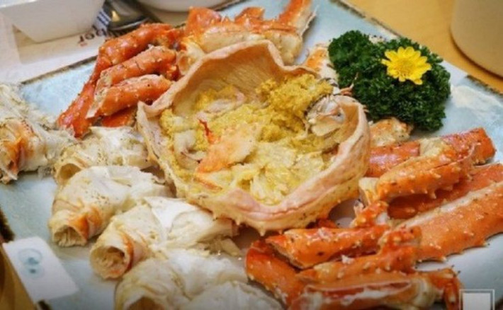 Con cua tuyết trị giá tiền tỉ kia nặng hơn 1,2kg, phần thân dài tới 14,6cm (không tính càng).