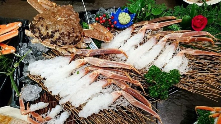 Những bữa tiệc xa hoa của giới triệu phú thiếu gì thì thiếu, nhất định không thể thiếu món cua tuyết thơm ngon và đắt đỏ trứ danh.