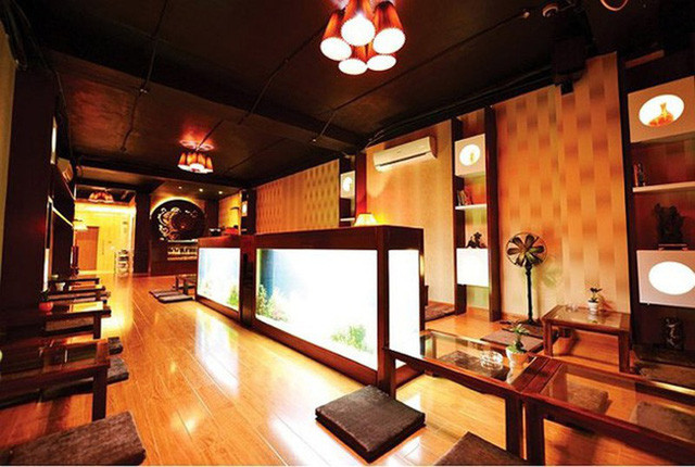 Quán cà phê của nữ ca sĩ phong cách Nhật Bản với không gian sang trọng, nội thất hiện đại, tinh tế. Ảnh: Internet