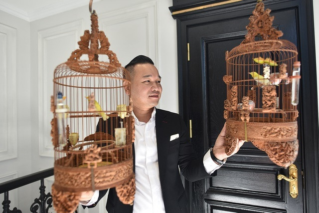 Một trong những thú chơi tốn kém được không ít đại gia quan tâm là chim đột biến độc đáo. Doanh nhân Dương Văn Chương (hay còn Chương Tailor) đã chi tới khoảng 10 tỷ đồng để sở hữu bộ sưu tập chim quý hiếm. Ảnh: Vietnamnet