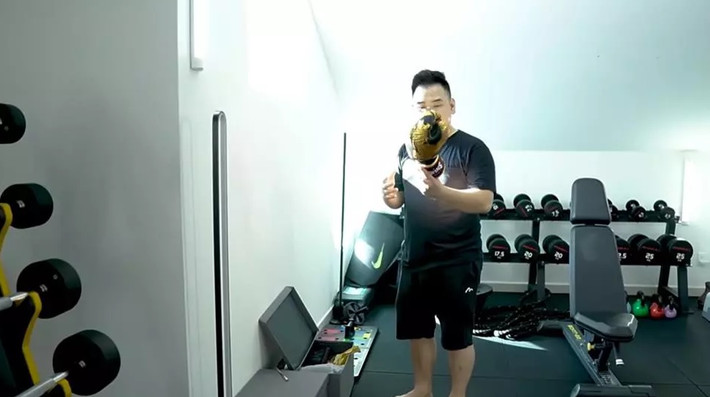 Phòng tập gym có đẩy đủ trang thiết bị hiện đại. Ảnh: YouTube Xemesis