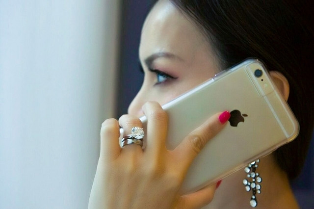 Chưa dừng lại ở đó, ca sĩ Hà Phương còn là chủ nhân của chiếc nhẫn kim cương siêu hiếm trị giá 1 triệu USD, trên thế giới chỉ có 2 chiếc. Ảnh: FBNV
