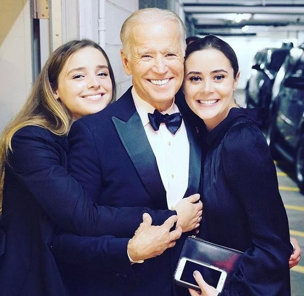 Năm 2018, anh tốt nghiệp ngành Truyền thông Chính trị trường Đại học George Washington. Trong thời gian học đại học, anh cũng từng thực tập tại Nhà Trắng dưới nhiệm kỳ của Tổng thống Obama. Tại đây, Peter đã có cơ hội gặp gỡ ông Joe Biden trước cả khi quen biết vị hôn thê hiện tại là cháu gái của ông. Ảnh: newsunzip