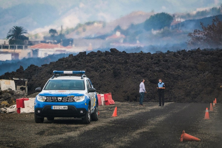 Thủ tướng Tây Ban Nha Pedro Sanchez đã bay đến đảo La Palma vào cuối ngày 19/9 nhằm thị sát tình hình và lên kế hoạch cho công tác ứng phó núi lửa phun trào.