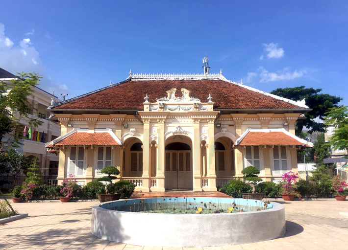 Ngôi nhà của Bạch công tử xây dựng vào năm 1925 - 1926 với tổng diện tích 322 m2 trên một khu đất rộng hơn 4.000 m2. Ảnh: Thamhiemmekong.