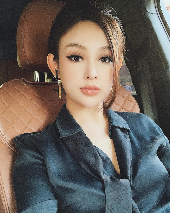 Là hot girl nổi tiếng nhất nhì Hà Thành, Huyền Baby được yêu mến với hình ảnh trong sáng, ngây thơ, đặc biệt là khuôn mặt rất baby. Ảnh: Saostar.