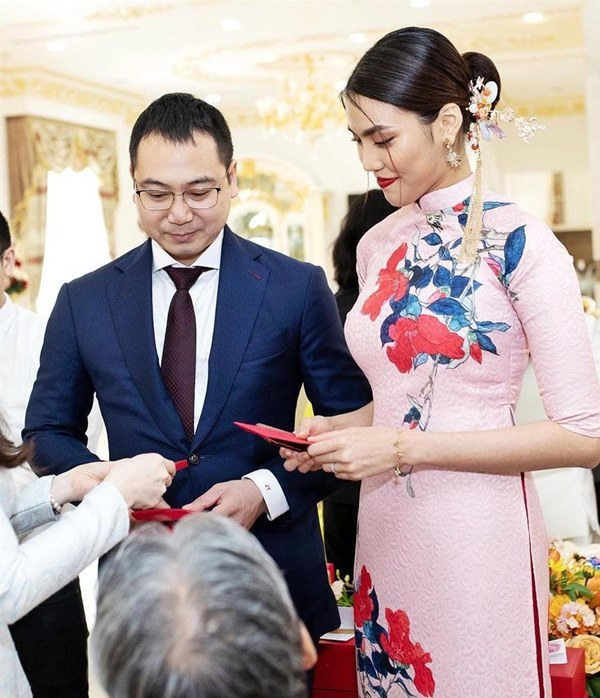 Năm 2018, thiếu gia Tuấn John kết hôn với Hoa khôi Lan Khuê. Dù hoạt động showbiz nhưng Lan Khuê có profile học vấn đáng nể. Ảnh: Internet