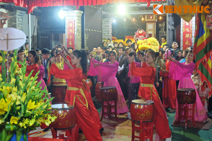 Các hoạt động văn hóa, văn nghệ đặc sắc diễn ra song song với lễ rước ông Lợn ở làng La Phù.