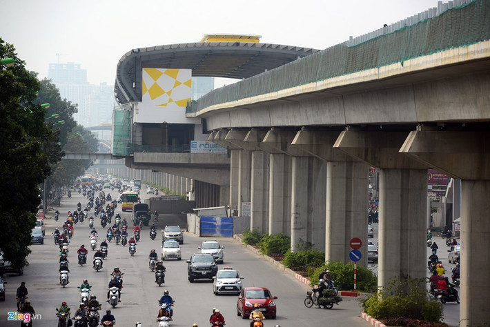 Các nhà ga được xây dựng, thiết kế với các màu sắc riêng biệt. Có ga màu xanh cốm, ga màu đỏ, màu cam hoặc màu vàng...
