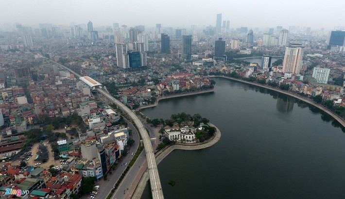 Tuyến đường rẽ vào phố Hoàng Cầu, đón trả khách tại ga Thái Hà. Trung bình mỗi ga cách nhau khoảng 1 km.