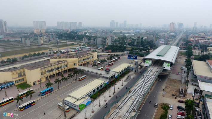 Ga Yên Nghĩa nằm cạnh bến xe Yên Nghĩa là điểm ga số 12, nằm cuối tuyến đường sắt nội đô 2A. Dự kiến tới đầu tháng 4, toàn tuyến sẽ hoàn thiện toàn bộ phần xây lắp, trang trí kiến trúc bao gồm các nhà ga và các công trình trong khu depot và đưa vào chạy thử vào cuối tháng 9/2017.