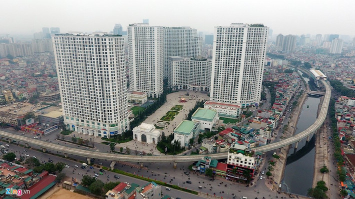 Sau khi ra khỏi ga Láng, tàu sẽ tiếp tục đi theo đường cong lớn vòng qua Ngã Tư Sở tạo một khúc cua gắt nhất trên toàn tuyến trước khi vào đường Nguyễn Trãi.
