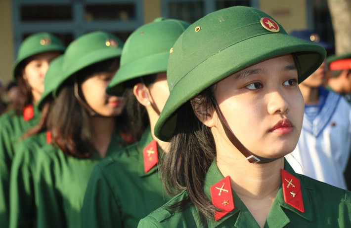 Trong năm nay, có nhiều cô gái trẻ cũng viết đơn tình nguyện lên đường thực hiện nghĩa vụ quân sự và đã vinh dự được toại nguyện.