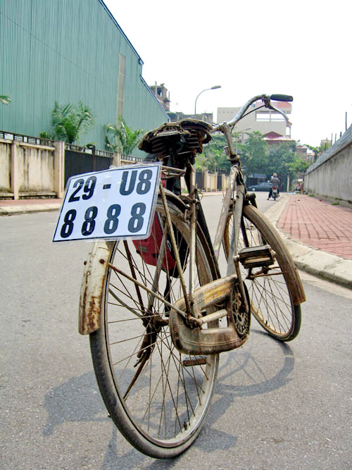Ảnh hài xe đạp cà tàng "siêu biển số".