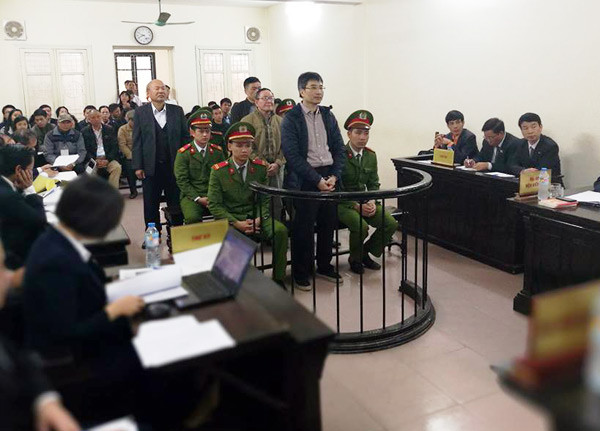 Giang Kim Đạt khai về khối tài sản kếch xù mà bị cáo này sở hữu gồm: nhiều tài khoản ở nước ngoài như Singapore, và khoảng vài triệu USD ở tài khoản. Bị cáo có 2 nhà ở Singapore, đã bán 1 nhà. Trong đó, một căn hộ ở Singapore giá gần 3 triệu USD (khoảng 66 tỷ đồng). Ảnh: Vietnamnet.