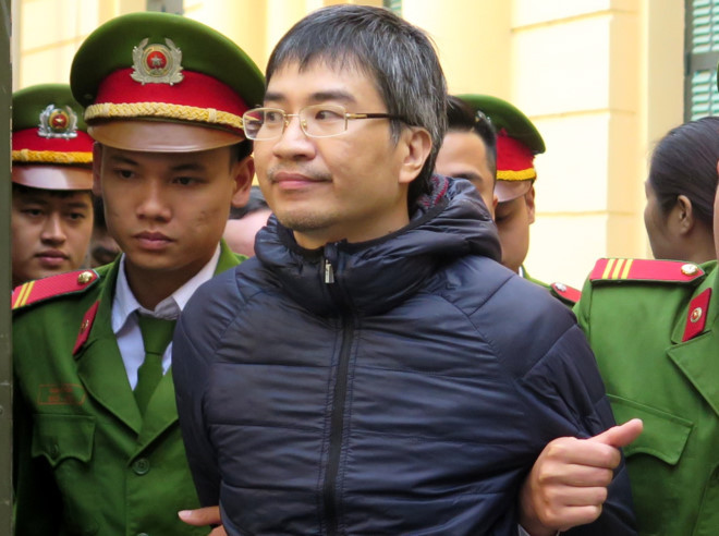 Trước đó, trong ngày đầu tiên phiên xử phúc thẩm Giang Kim Đạt và đồng phạm tội tham ô tài sản, nhiều chi tiết bất ngờ, nổi bật đã gây sự chú ý của dư luận. Ảnh: Zing.