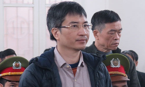 Sáng nay (18/8), TAND Cấp cao tại Hà Nội tiếp tục phúc thẩm xét xử vụ án tham ô tài sản xảy ra tại Công ty TNHH MTV Vận tải Viễn dương (Vinashinlines) do Giang Kim Đạt - nguyên quyền trưởng phòng kinh doanh Vinashinlines cùng đồng phạm thực hiện. Diễn biến phiên xét xử vẫn đang được báo chí cập nhật. Ảnh: Thanh tra.