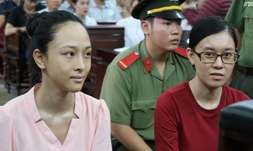 Sau hơn một tháng điều tra bổ sung, sáng 10/8, cơ quan điều tra TP HCM cho biết đã tạm đình chỉ vụ án hoa hậu Phương Nga và đồng phạm Nguyễn Đức Thùy Dung. Ảnh: NLĐ.