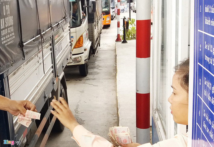 Do tài xế liên tục dùng tiền lẻ mua vé qua trạm đã khiến cho BOT Cai Lậy bị ùn tắc xe kéo dài. Nhà đầu tư sau đó xả trạm xuyên đêm, đến sáng 15/8, trạm tiếp tục "thả cửa" và chưa biết bao giờ mới bán vé trở lại.