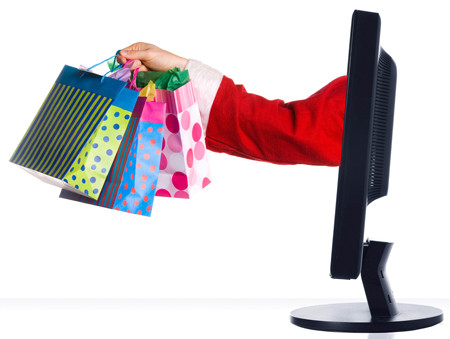 Ngày nay, khi hệ thống kinh doanh, bán hàng online bùng nổ, việc sắm Tết vì thế đơn giản hơn, cảnh xếp hàng mua đồ không còn, nhiều người chọn cách ngồi ở nhà, với một cú click chuột mua bán qua mạng.