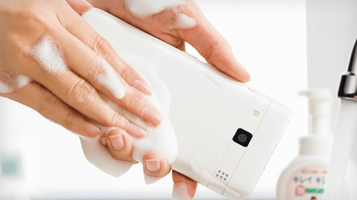Nếu chống nước trở thành một tiêu chuẩn chung của tất cả smartphone trên thế giới thì chắc hẳn người dùng không phải lo ngại về việc lướt Facebook khi đang tắm hay có thể chụp được những bức ảnh tuyệt đẹp dưới nước của Digno Rafre.