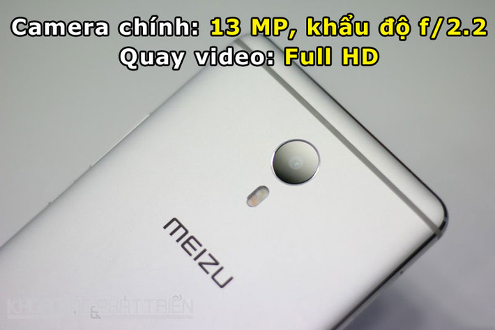 Camera chính được trang bị đèn flash LED kép, hỗ trợ lấy nét theo pha, nhận diện khuôn mặt.