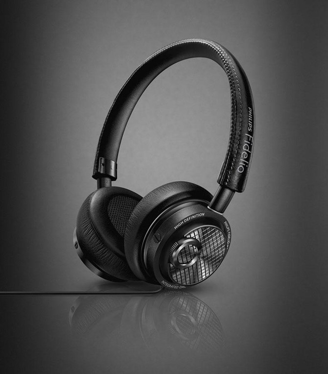 Philips Fidelio M2L. Philips Fidelio M2L (giá £200 - tương đương 6 triệu đồng). Cặp tai nghe này có chip xử lí 24-bit và cả bộ khuếch đại âm thanh ngay trong vỏ tai nghe.