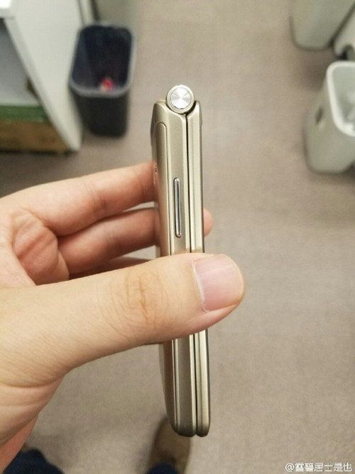 Máy dùng RAM 2GB.