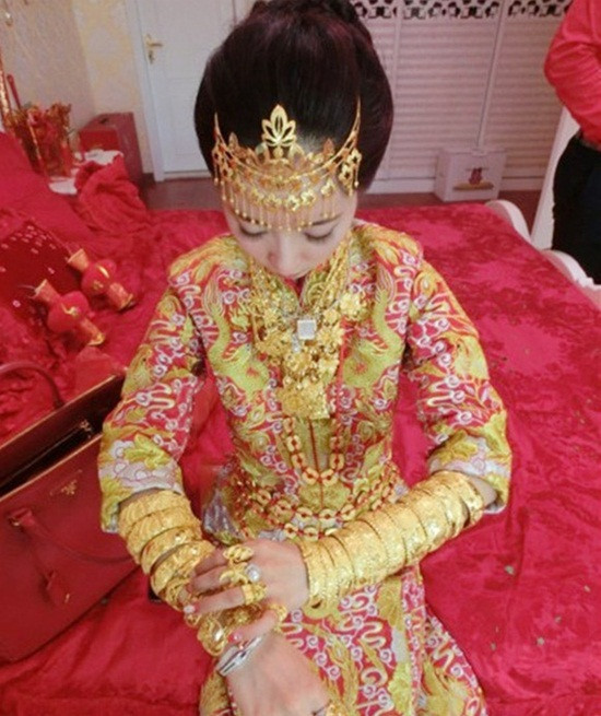 Đám cưới ngàn vàng của một cô dâu Trung Quốc cũng từng gây xôn xao mạng xã hội.