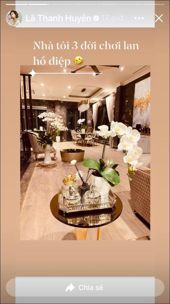 Lã Thanh Huyền trang trí bên trong phòng khách bằng lan Hồ Điệp sang chảnh.