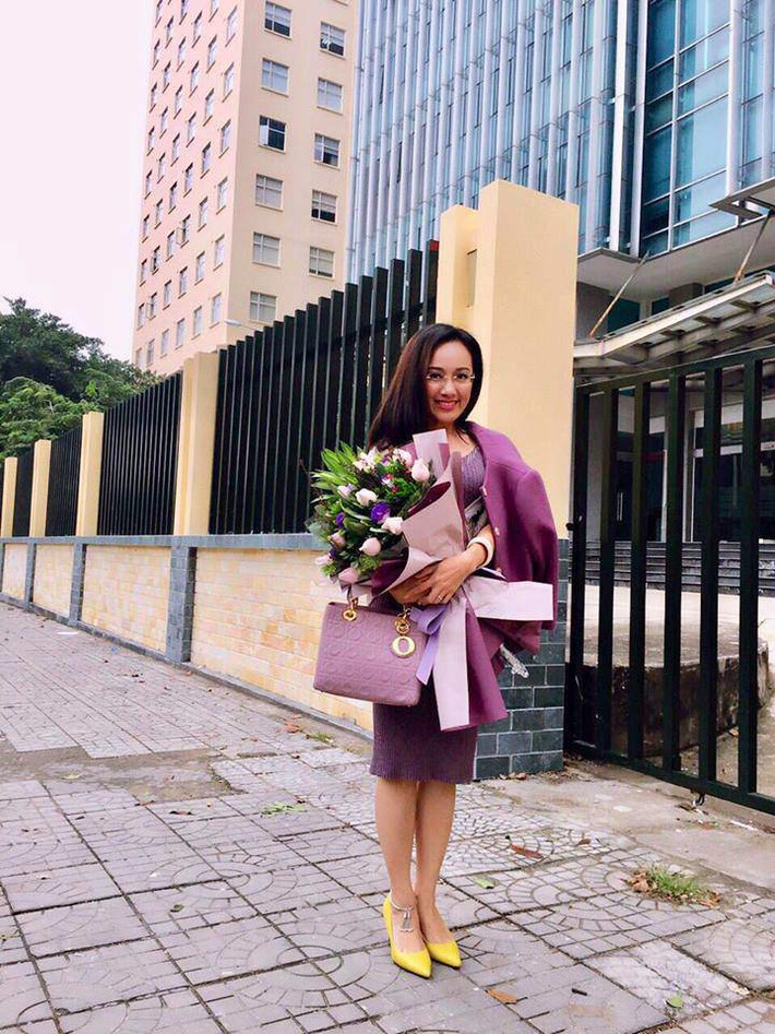Túi Lady Dior cỡ lớn của nữ MC xinh đẹp. Ảnh: Internet