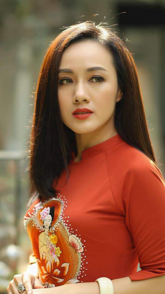 Luôn xuất hiện chỉn chu, xinh đẹp và nghiêm túc trên sóng truyền hình nhưng ít ai biết, ngoài đời thường Hoài Anh là một quý cô năng động và sành điệu với những món hàng hiệu xa xỉ không thua kém bất kỳ ngôi sao nổi tiếng nào của Vbiz. Ảnh: Internet