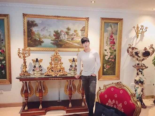 Nathan Lee là một trong những sao nam sở hữu nhiều bất động sản nhất nhì Vbiz. Ngoài nhà ở Mỹ, Pháp, anh còn có nhiều căn nhà giá trị rải rác ở Sài Gòn, Vũng Tàu, Hà Nội...