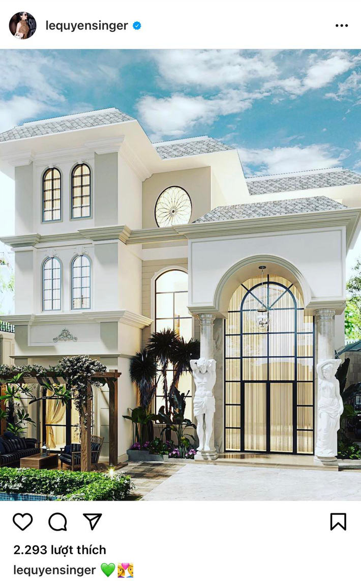 Trước đó, Lệ Quyên từng đăng tải hình ảnh hình ảnh phía ngoài của căn biệt thự mới. Theo đó có thể thấy tổ ấm mới của nữ ca sĩ mang phong cách Hy Lạp cổ điển.