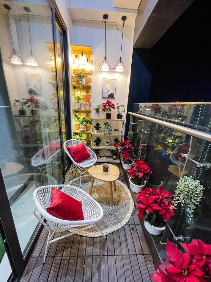 Góc ban công là nơi thư giãn của Phương Oanh.