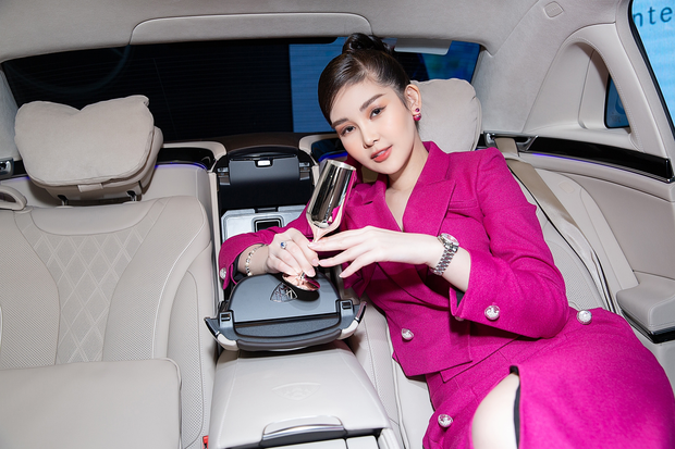 Ở tuổi 25, Hoa hậu Lê Âu Ngân Anh sở hữu khối tài sản không phải dạng vừa, và là tay chơi hàng hiệu "khét tiếng" trong showbiz.