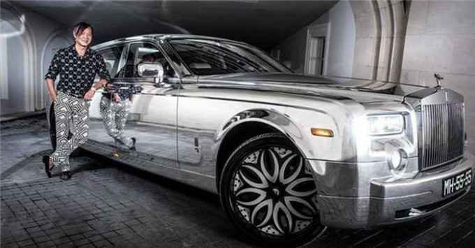 Stephen từng mạnh tay đặt một lúc 30 chiếc Rolls-Royce trị giá 20 triệu USD (hơn 465 tỷ đồng) chỉ để trưng bày tại một khách sạn sắp khai trương tại Macau.