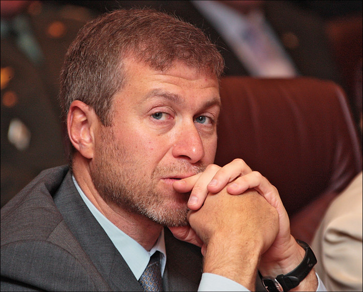 Tỷ phú Roman Abramovich được nhiều người biến đến với thói quen vung tiền tậu du thuyền, sắm chuyên cơ hay mua siêu biệt thự. Song có lẽ chuyện ông chủ "đại gia" của Chelsea ăn trưa hết bao nhiêu tiền mới là bí ẩn.
