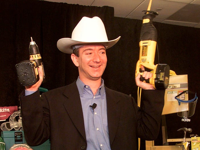 Mới đây, tỷ phú Jeff Bezos thông báo sẽ rời vị trí CEO Amazon trong năm nay sau 27 năm gắn bó.