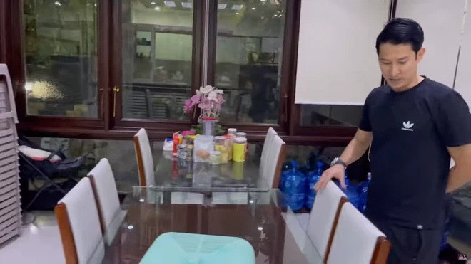 Huy Khánh tiết lộ, căn nhà của Mạc Văn Khoa có diện tích khoảng 500m2, trị giá lên đến gần 50 tỷ.